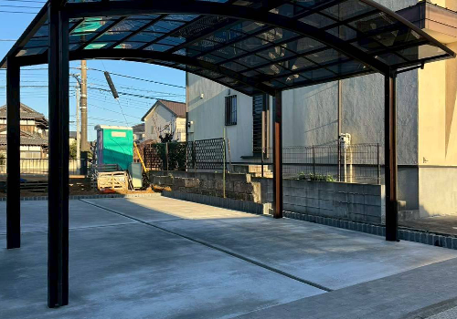 土間コンクリのきれいな駐車場